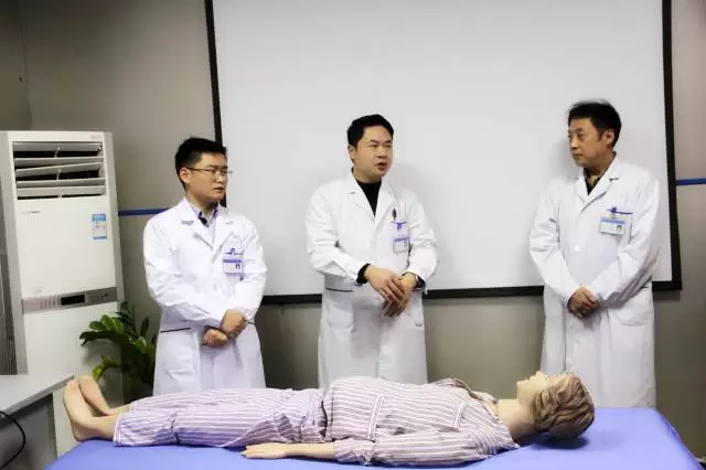 四川省生殖健康研究中心附属生殖专科医院近日开展了一场关于生命的培训与演练